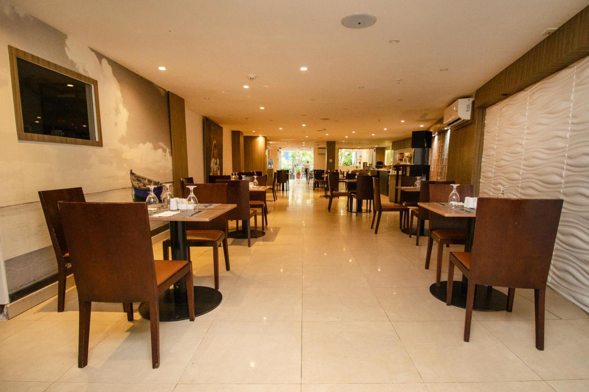 Hotel Ramada By Wyndham Panama Via Argentina Exterior foto